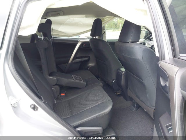 Toyota RAV4 LE 2018 JTMZFREV5JJ182742 Image 8