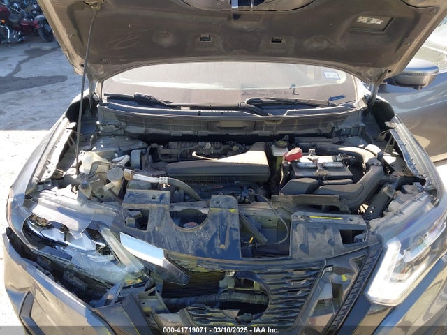 JN8AT2MT6JW469253 Nissan Rogue Sl