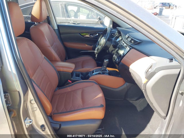 JN8AT2MT6JW469253 Nissan Rogue Sl
