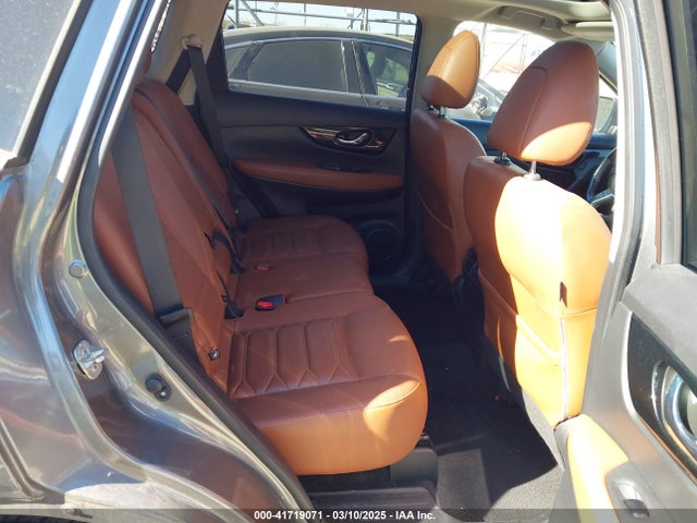 JN8AT2MT6JW469253 Nissan Rogue Sl