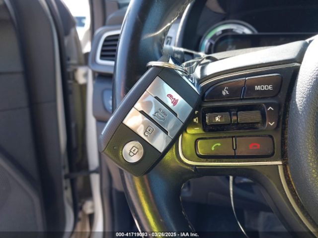 KNDCB3LC9H5074675 KIA NIRO LX