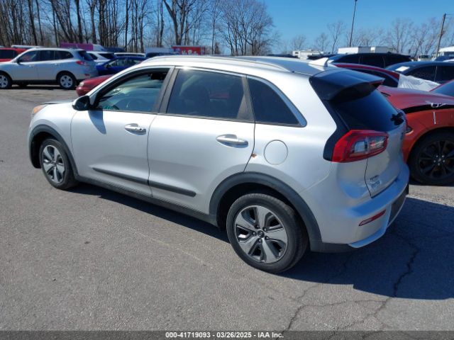 KNDCB3LC9H5074675 KIA NIRO LX