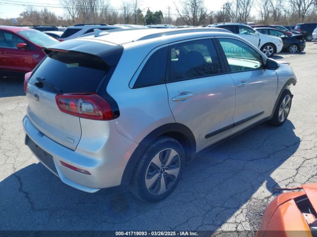 KNDCB3LC9H5074675 KIA NIRO LX