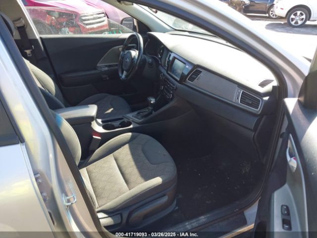 KNDCB3LC9H5074675 KIA NIRO LX