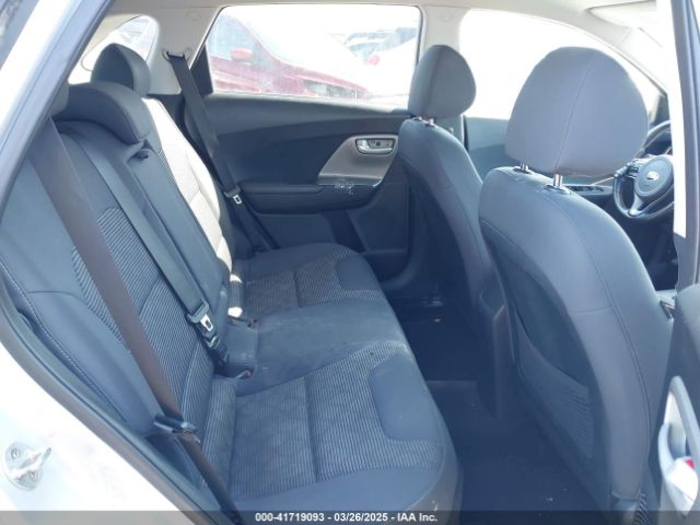 KNDCB3LC9H5074675 KIA NIRO LX