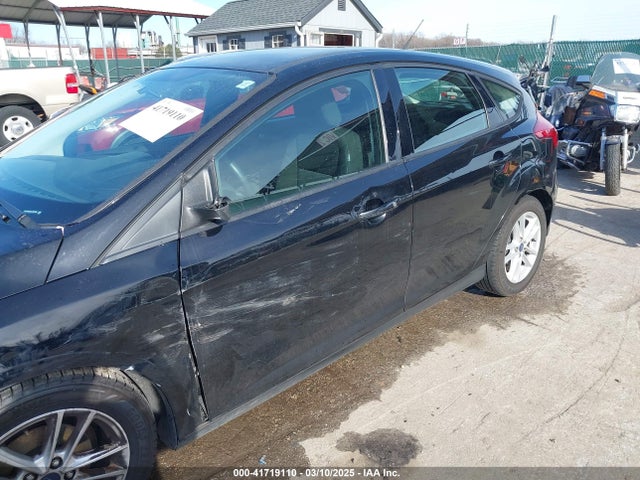 Ford FOCUS SE 2018 1FADP3K20JL332359 Image 17