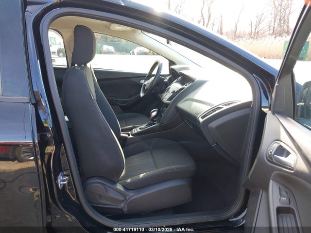 Ford FOCUS SE 2018 1FADP3K20JL332359 Image 5