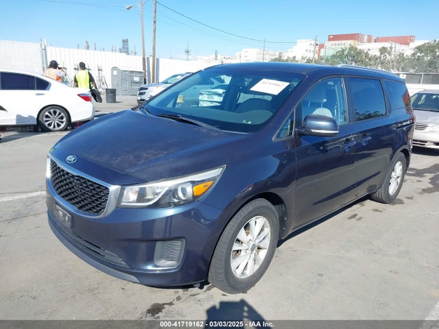 KIA SEDONA LX 2016 KNDMB5C16G6082434 Image 2