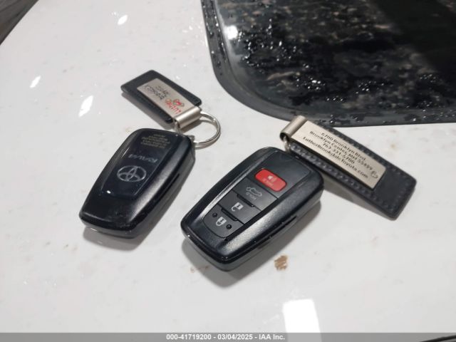2T3P1RFV9RW488635 Toyota Rav4 Xle