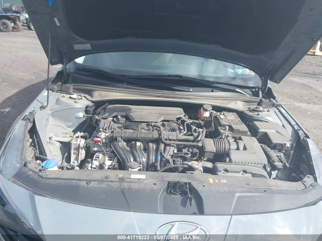 KMHLL4AG1MU213105 Hyundai ELANTRA SE