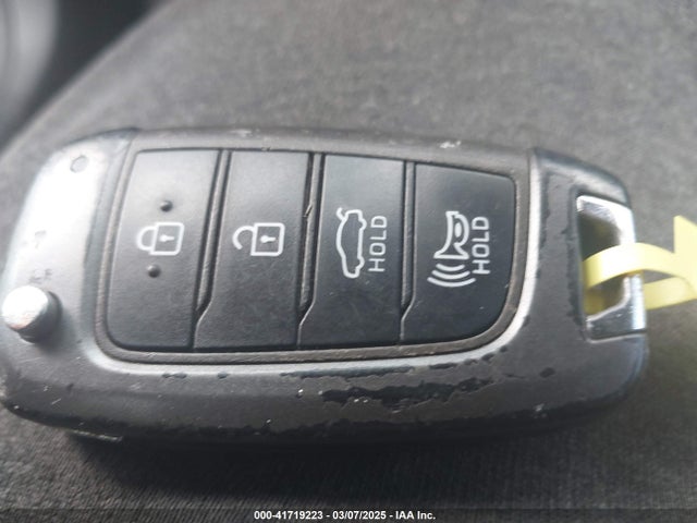 KMHLL4AG1MU213105 Hyundai ELANTRA SE