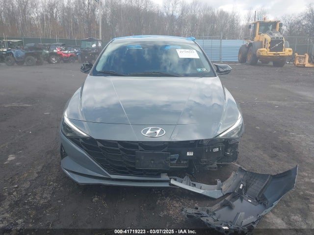 KMHLL4AG1MU213105 Hyundai ELANTRA SE