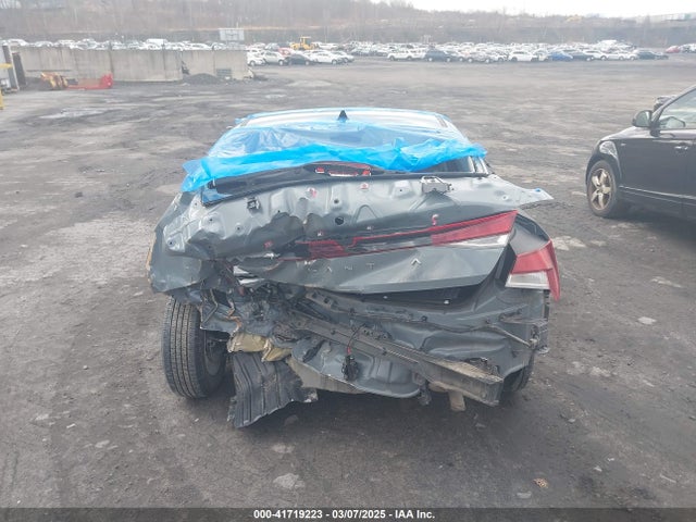 KMHLL4AG1MU213105 Hyundai ELANTRA SE