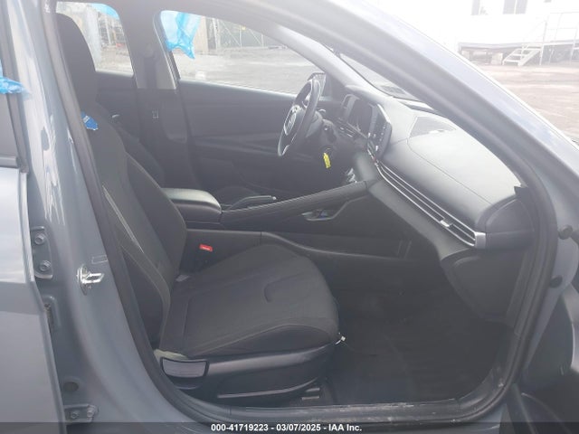 KMHLL4AG1MU213105 Hyundai ELANTRA SE
