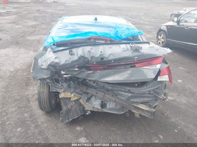 KMHLL4AG1MU213105 Hyundai ELANTRA SE