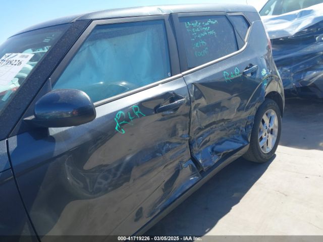 KNDJ23AU3P7883515 KIA SOUL LX