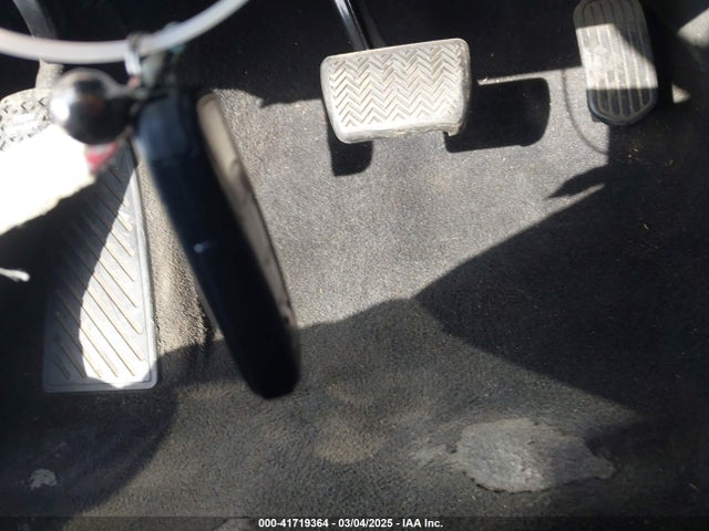 JTDKBRFU2H3043413 Toyota Prius Two
