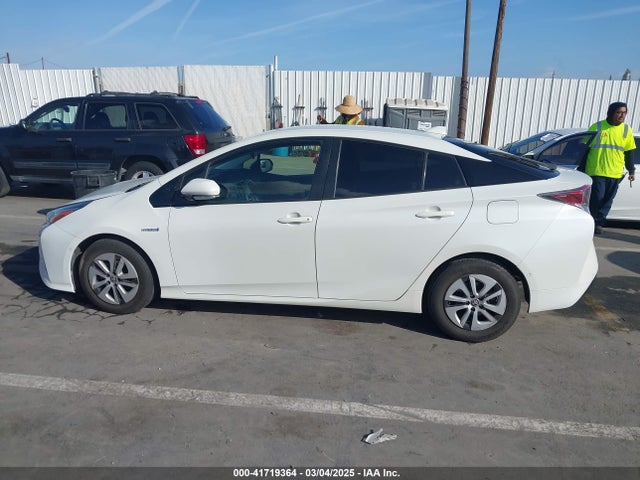 JTDKBRFU2H3043413 Toyota Prius Two
