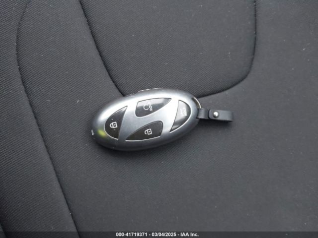 KMHLM4DG6RU689043 Hyundai ELANTRA SEL
