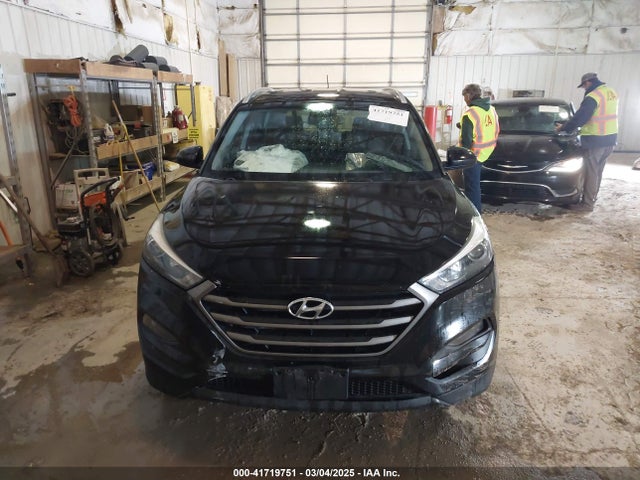 KM8J33A46GU086363 Hyundai TUCSON SE