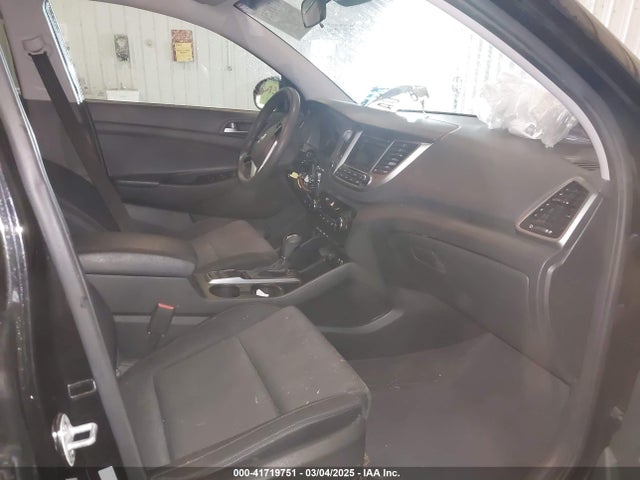 KM8J33A46GU086363 Hyundai TUCSON SE
