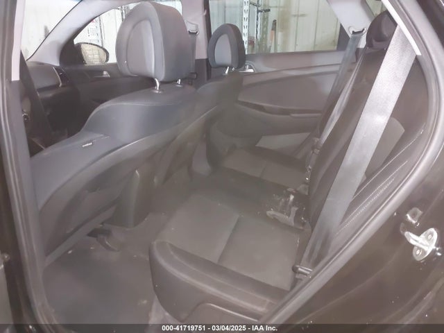 KM8J33A46GU086363 Hyundai TUCSON SE