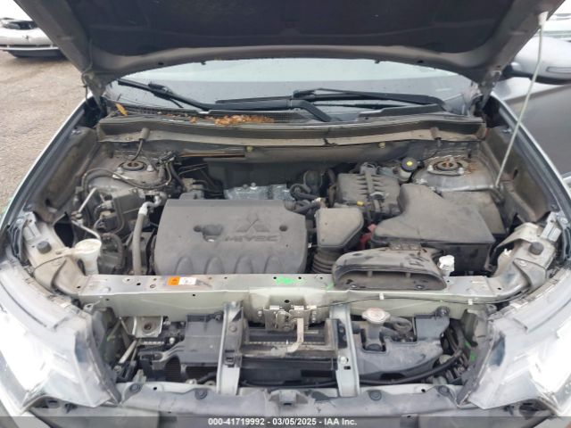 JA4AZ3A35KZ045335 Mitsubishi Outlander Se