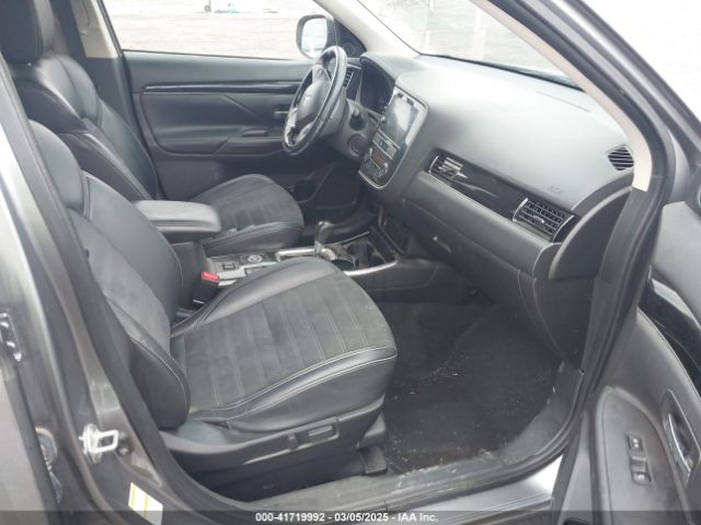 JA4AZ3A35KZ045335 Mitsubishi Outlander Se
