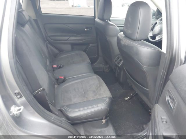 JA4AZ3A35KZ045335 Mitsubishi Outlander Se