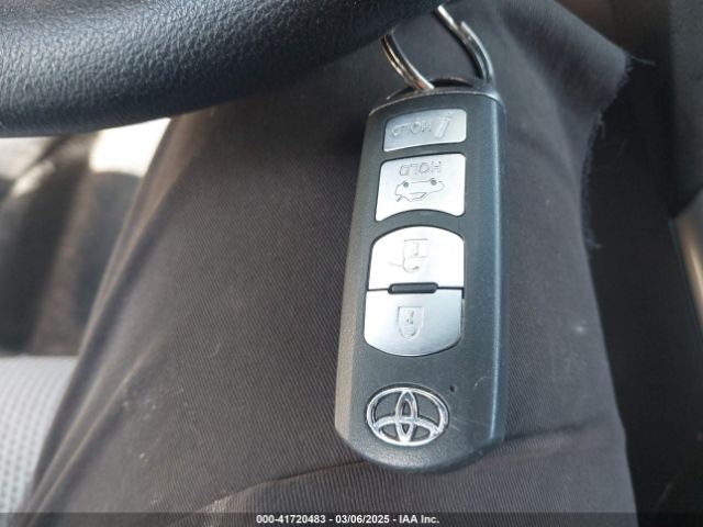 3MYDLBYV6LY706129 Toyota YARIS L