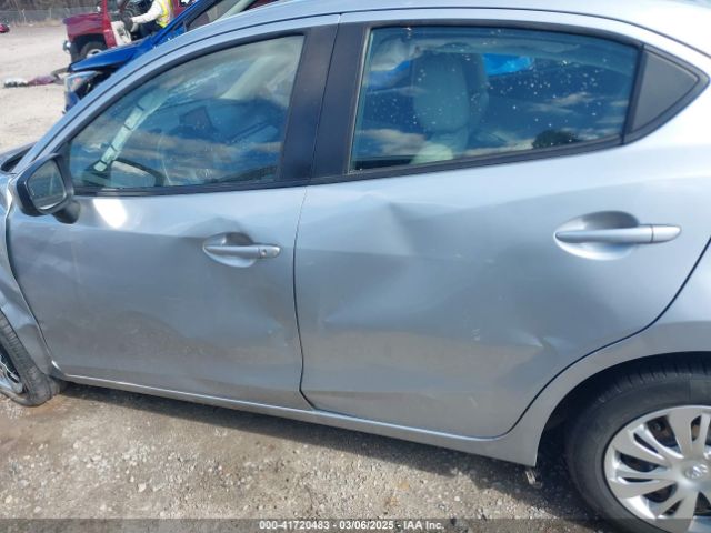 3MYDLBYV6LY706129 Toyota YARIS L