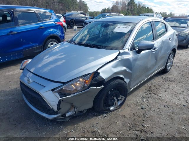 3MYDLBYV6LY706129 Toyota YARIS L