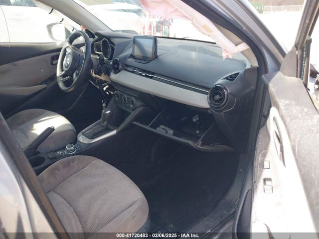 3MYDLBYV6LY706129 Toyota YARIS L