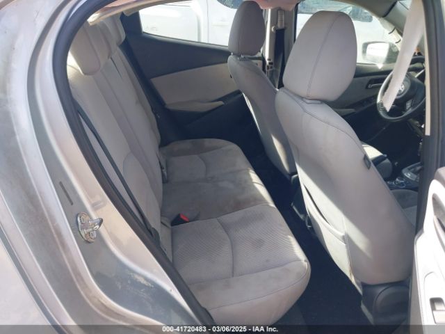 3MYDLBYV6LY706129 Toyota YARIS L