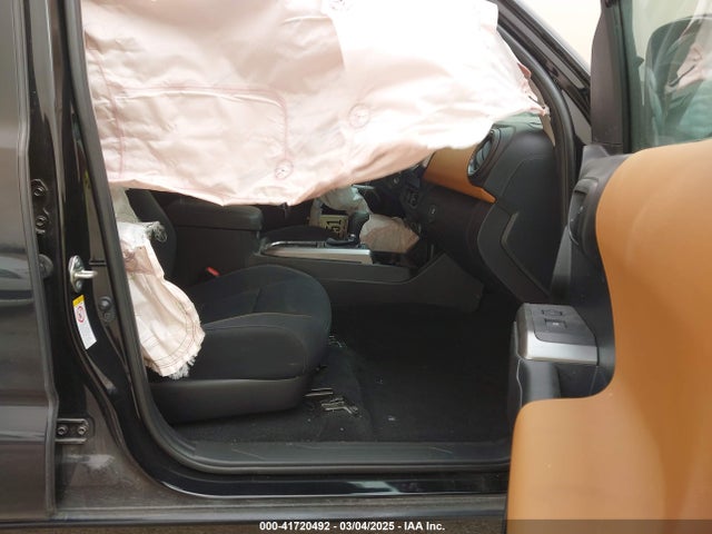3TMAZ5CN1KM109632 Toyota Tacoma Sr5 V6