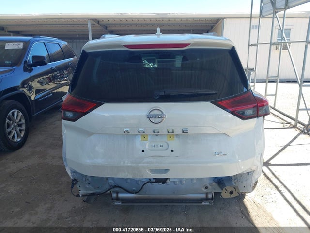 JN8BT3CA6PW425269 Nissan Rogue Sl Fwd
