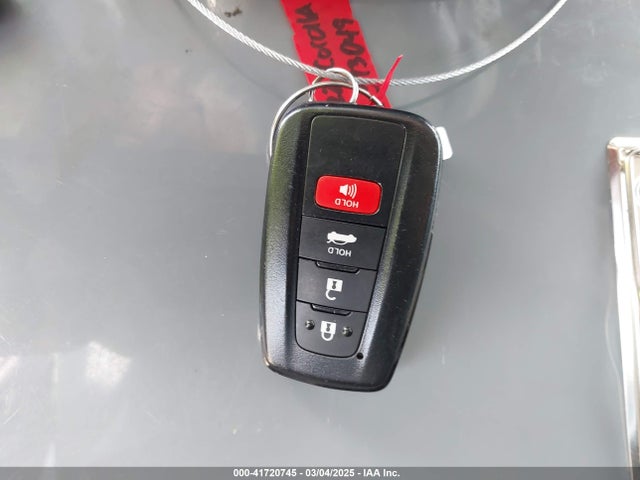 5YFVPMAE7NP373049 Toyota COROLLA LE