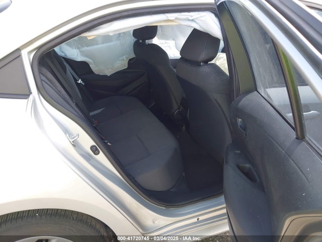 5YFVPMAE7NP373049 Toyota COROLLA LE