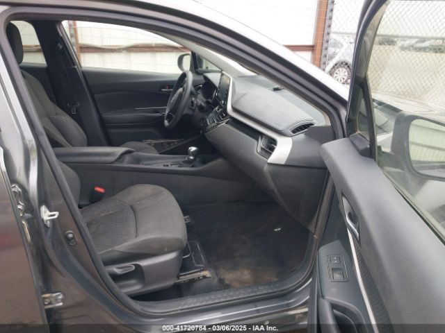 JTNKHMBX0L1073916 Toyota C-HR LE
