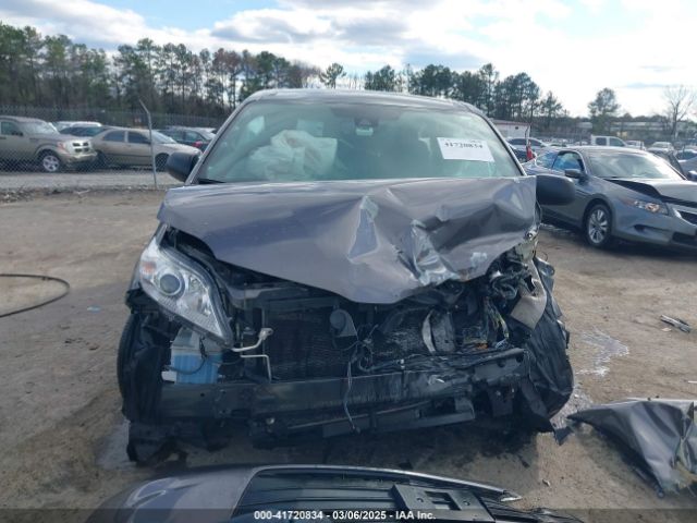 5TDZZ3DC9JS942579 Toyota Sienna L 7 Passenger