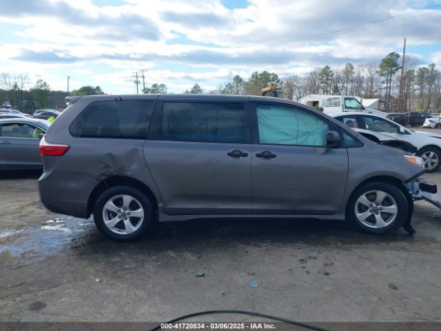5TDZZ3DC9JS942579 Toyota Sienna L 7 Passenger