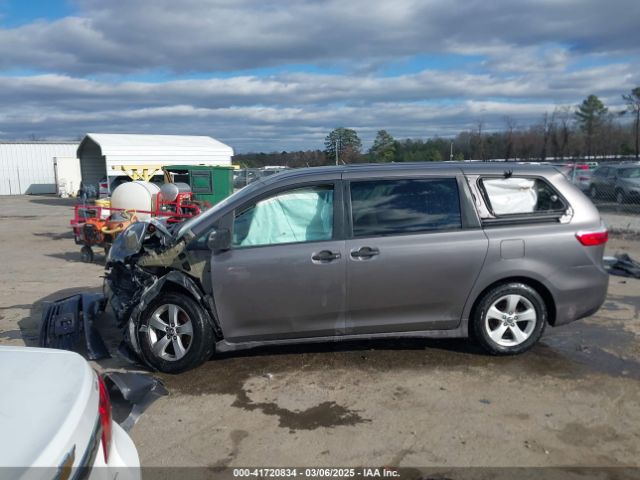 5TDZZ3DC9JS942579 Toyota Sienna L 7 Passenger