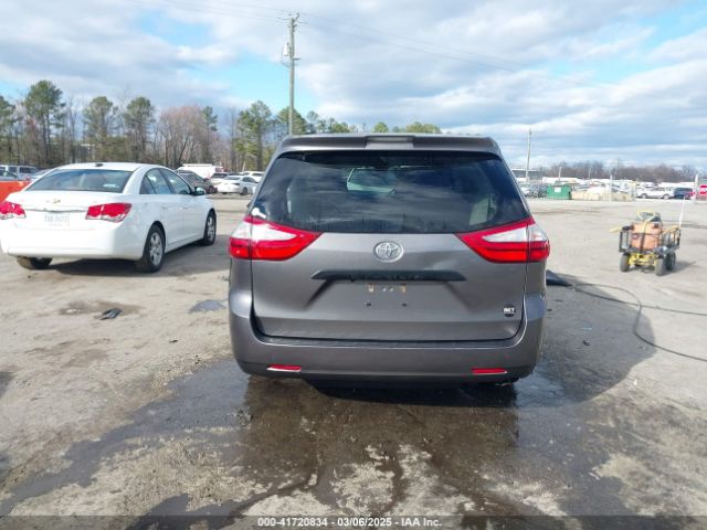 5TDZZ3DC9JS942579 Toyota Sienna L 7 Passenger
