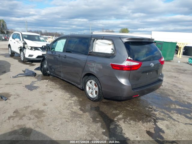 5TDZZ3DC9JS942579 Toyota Sienna L 7 Passenger