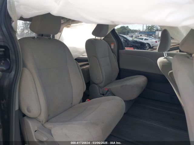 5TDZZ3DC9JS942579 Toyota Sienna L 7 Passenger