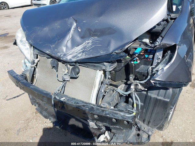 5TDKZ3DC3LS040255 Toyota SIENNA LE
