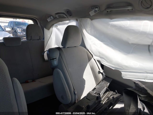 5TDKZ3DC3LS040255 Toyota SIENNA LE