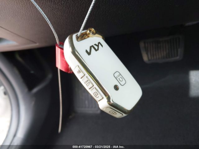 KNDERCAA8R7643849 KIA SELTOS EX