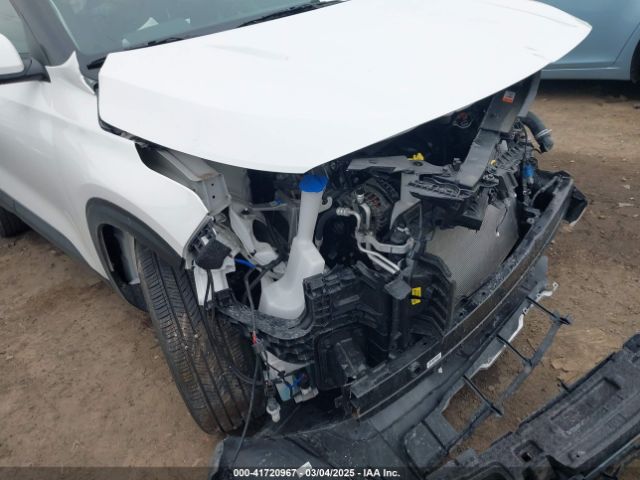 KNDERCAA8R7643849 KIA SELTOS EX