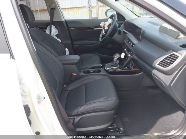 KNDERCAA8R7643849 KIA SELTOS EX